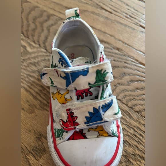 Dino print converse sneakers - Picture 4 of 9